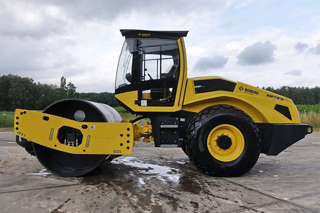 Zeminový vibrační válec BW 213 D-5